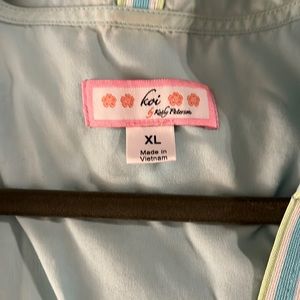 Koi Scrub top, XL, pastel blue